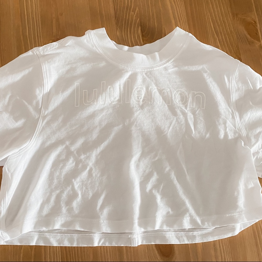 Lululemon crop top
